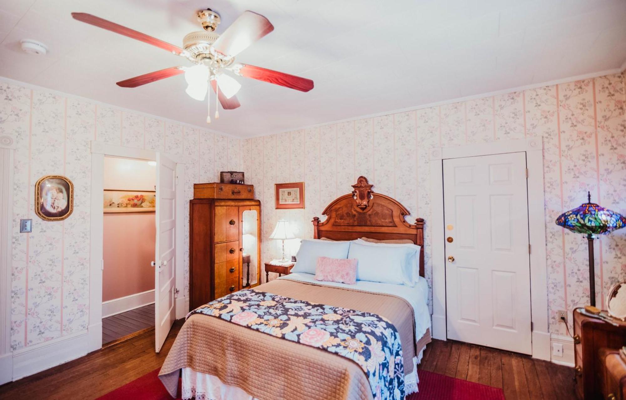 The Claiborne Bed And Breakfast Rocky Mount Eksteriør bilde